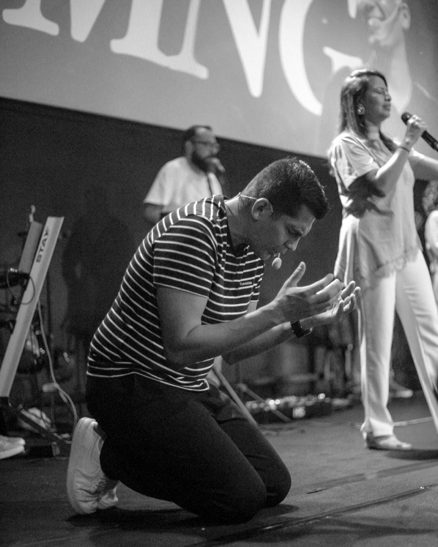Momento de entrega diante de Deus
